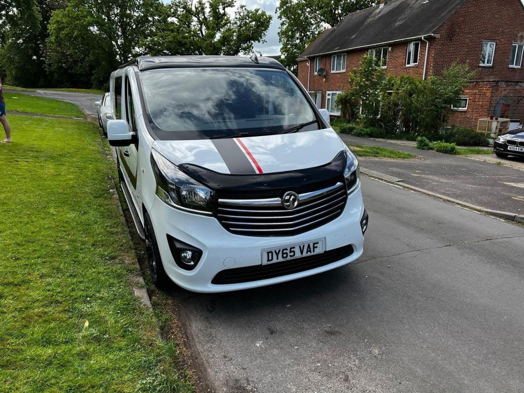 VAUXHALL VIVARO