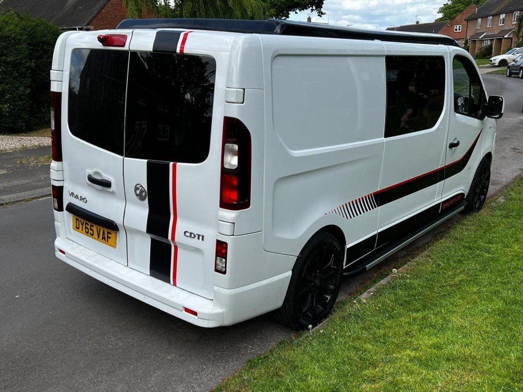 VAUXHALL VIVARO
