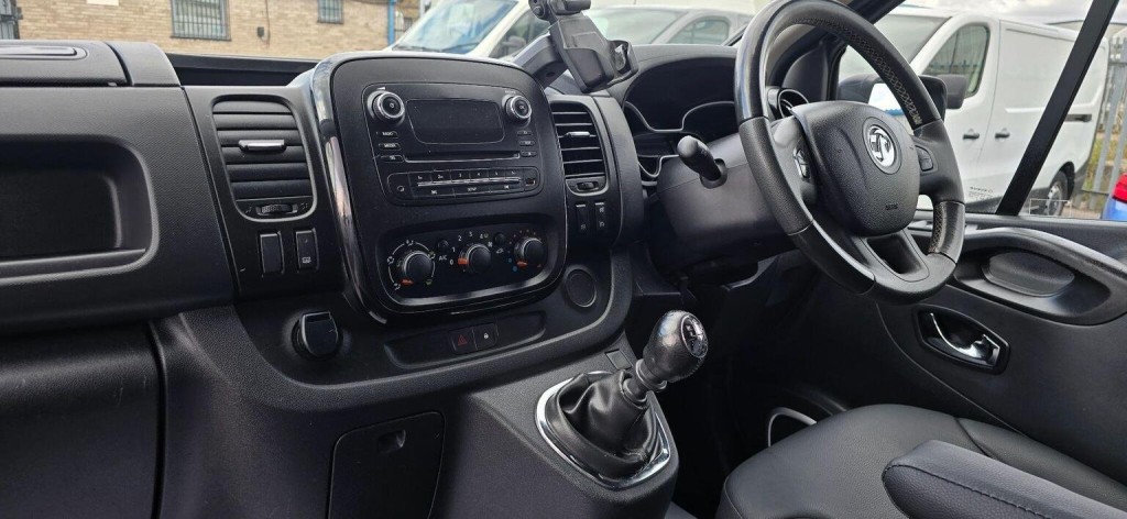 VAUXHALL VIVARO