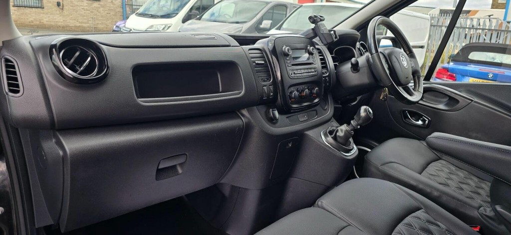 VAUXHALL VIVARO