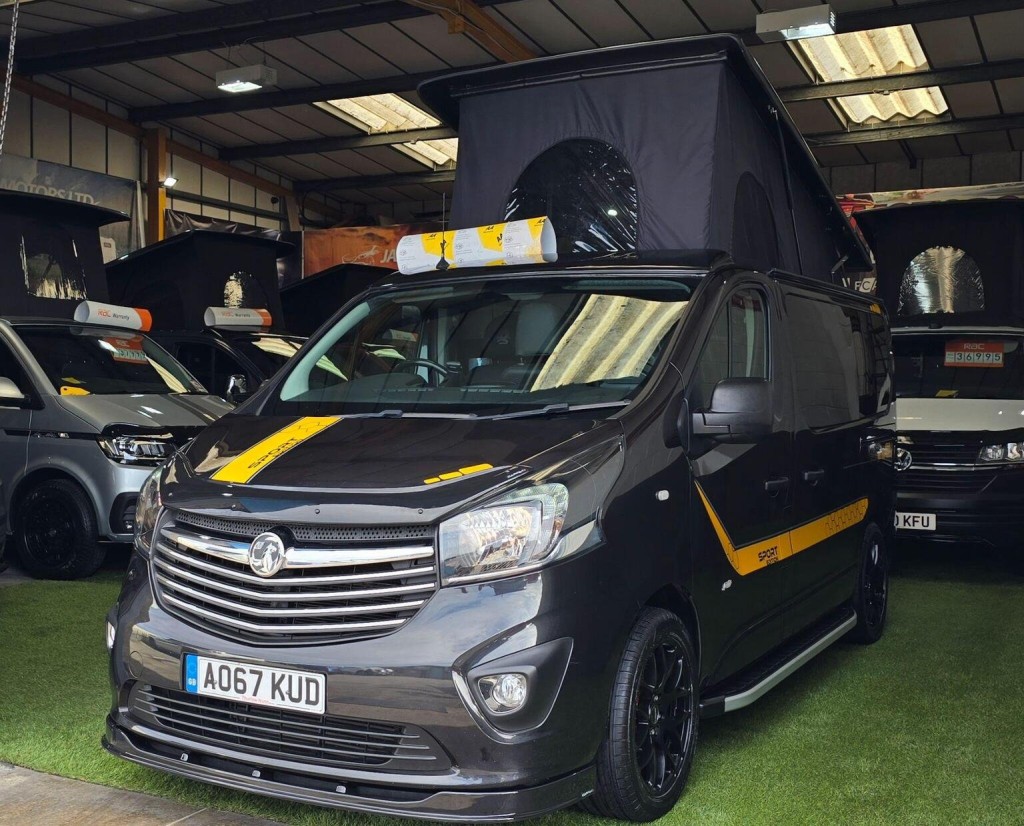 VAUXHALL VIVARO