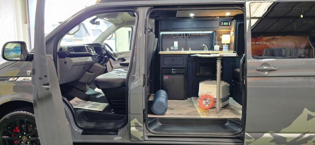 VOLKSWAGEN TRANSPORTER