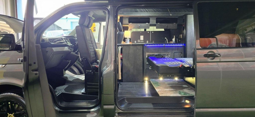 VOLKSWAGEN TRANSPORTER