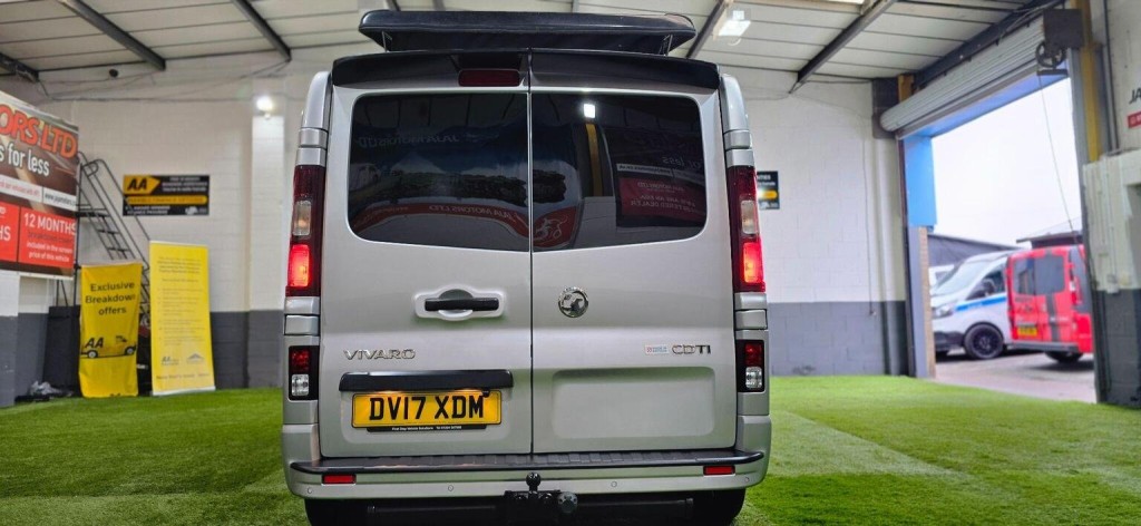 VAUXHALL VIVARO