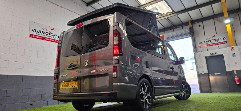 VAUXHALL VIVARO