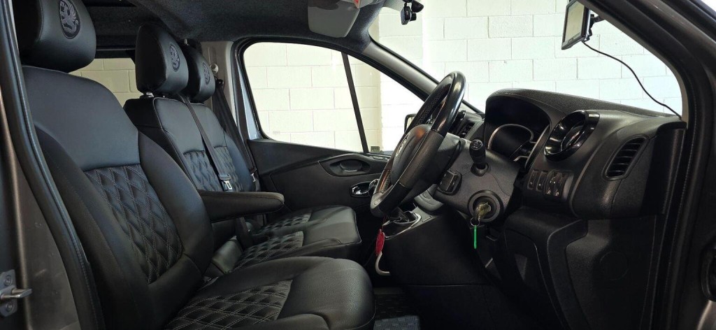 VAUXHALL VIVARO