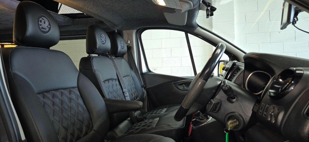 VAUXHALL VIVARO