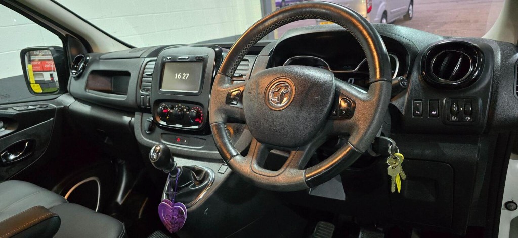VAUXHALL VIVARO