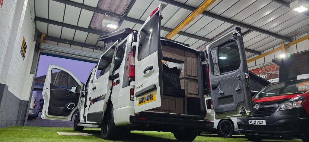 VAUXHALL VIVARO