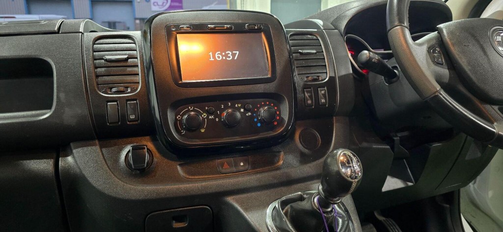 VAUXHALL VIVARO