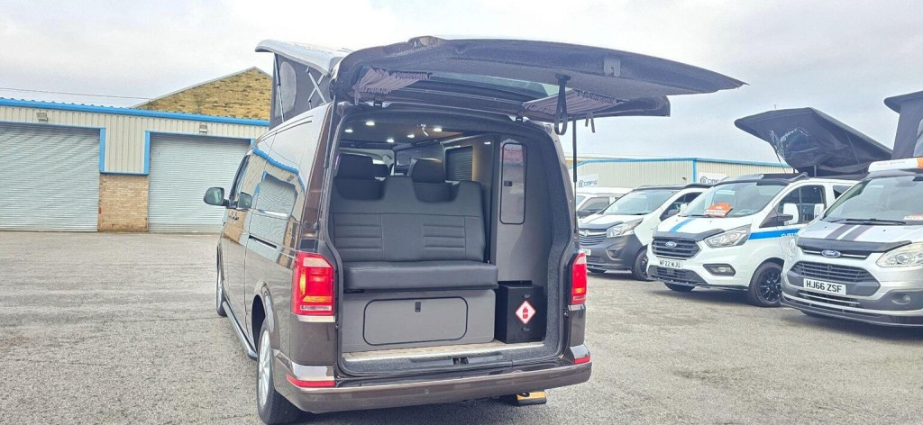 VOLKSWAGEN TRANSPORTER