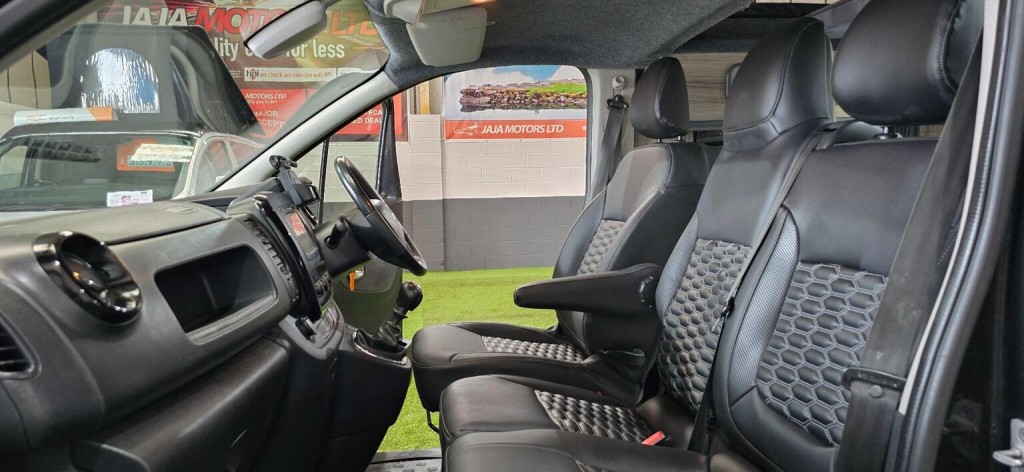 VAUXHALL VIVARO