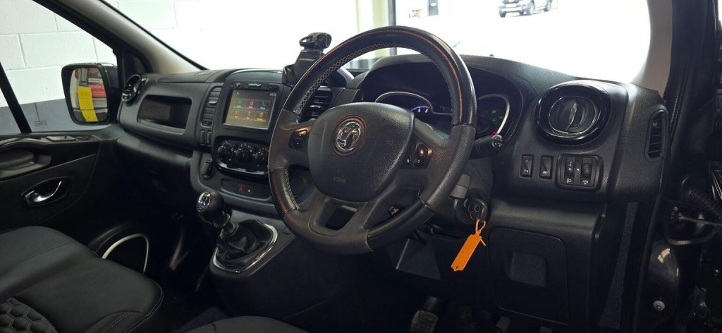 VAUXHALL VIVARO