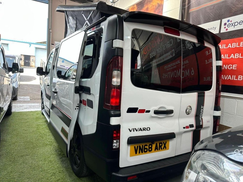 VAUXHALL VIVARO