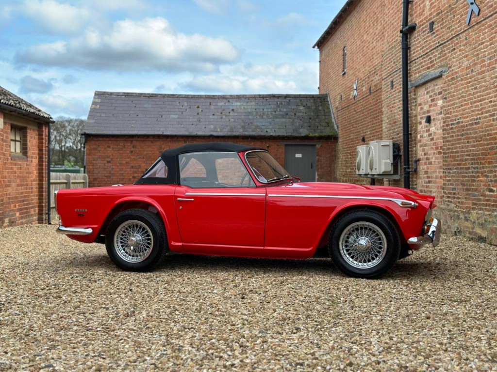 TRIUMPH TR5