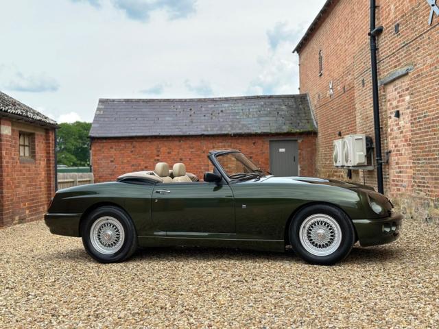 MG RV8
