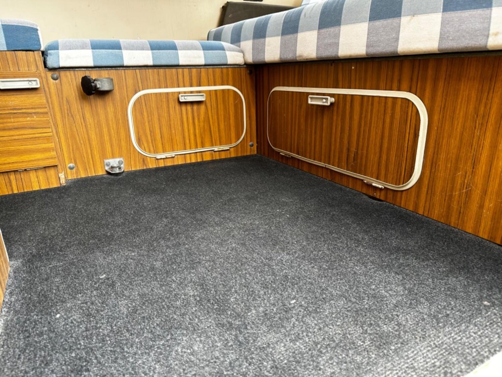 VOLKSWAGEN CAMPERVAN