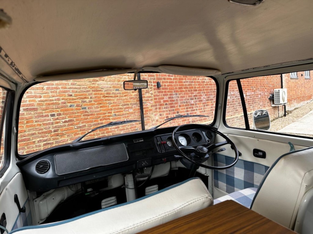 VOLKSWAGEN CAMPERVAN
