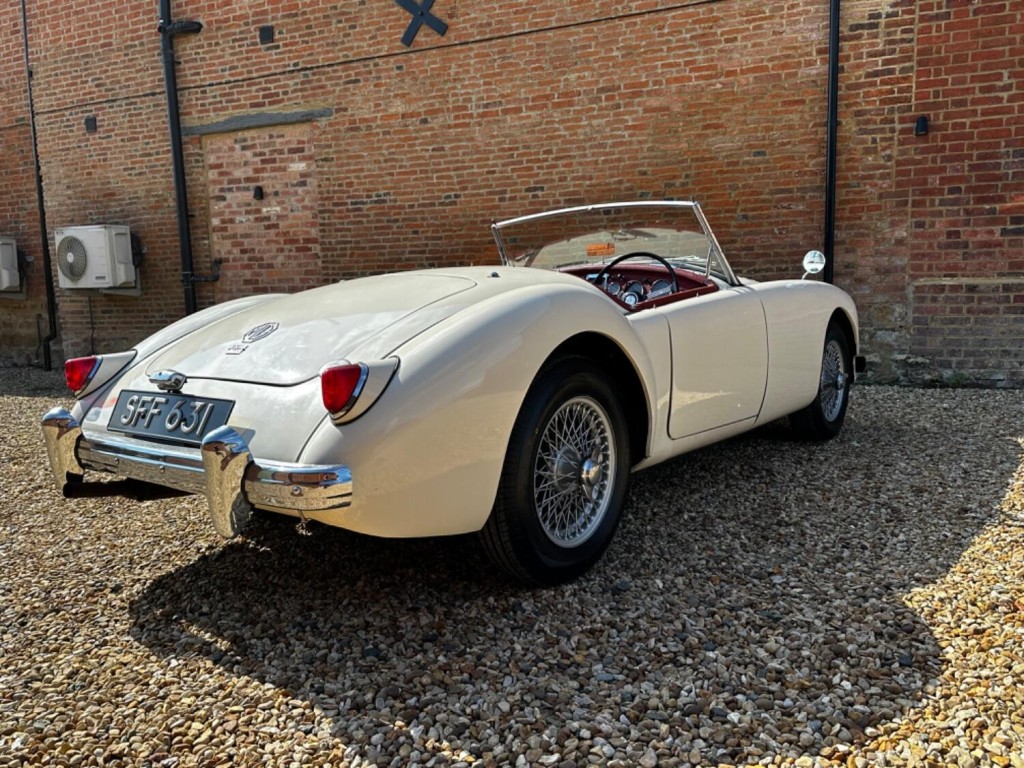 MG MGA