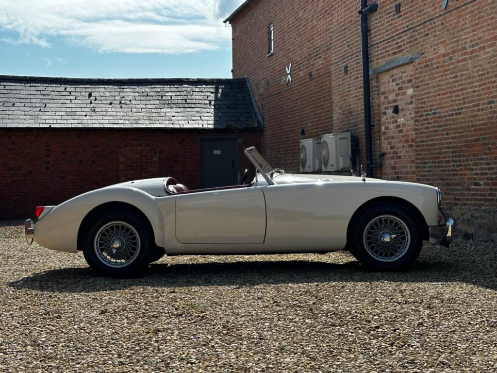 MG MGA