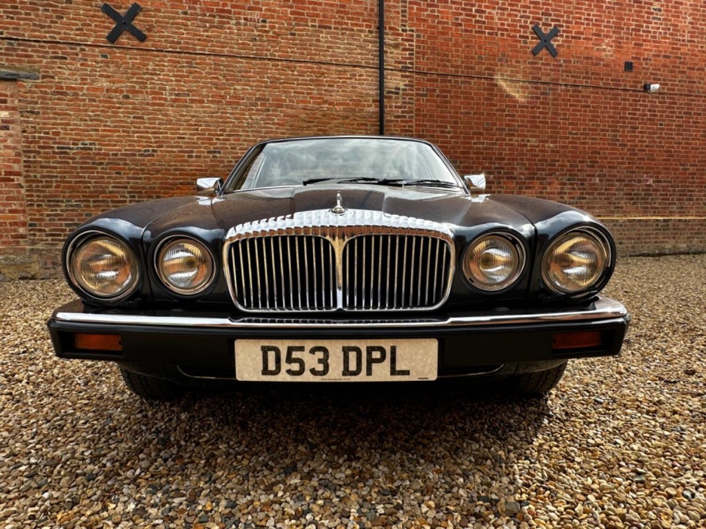 DAIMLER DOUBLE SIX