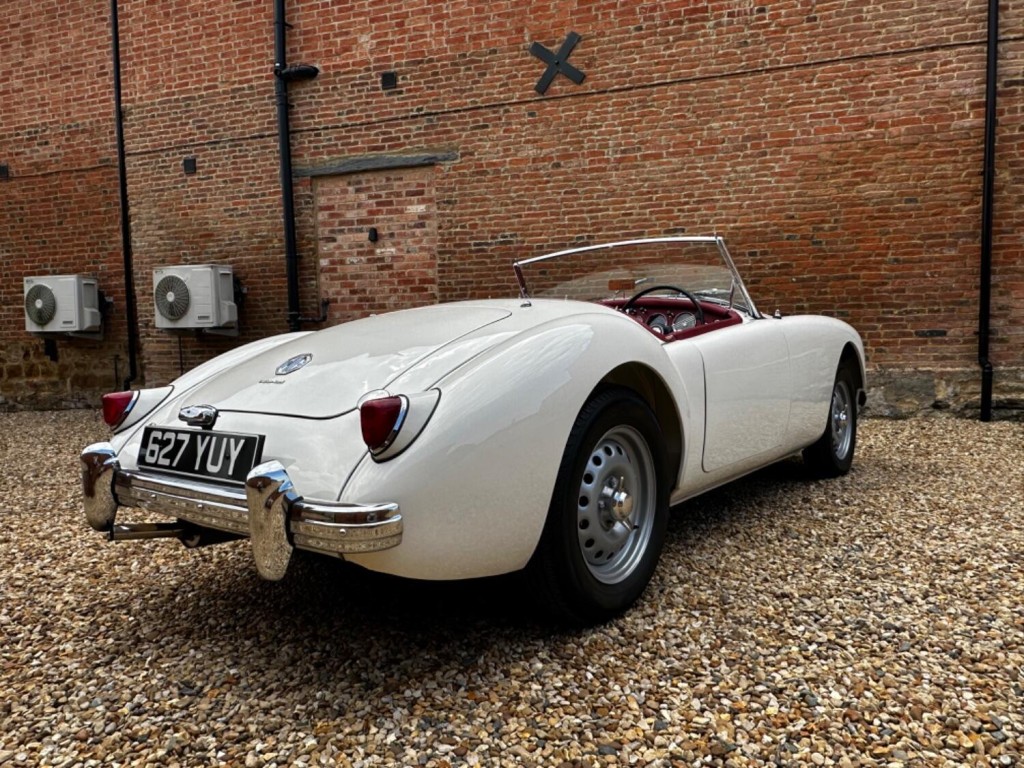 MG MGA