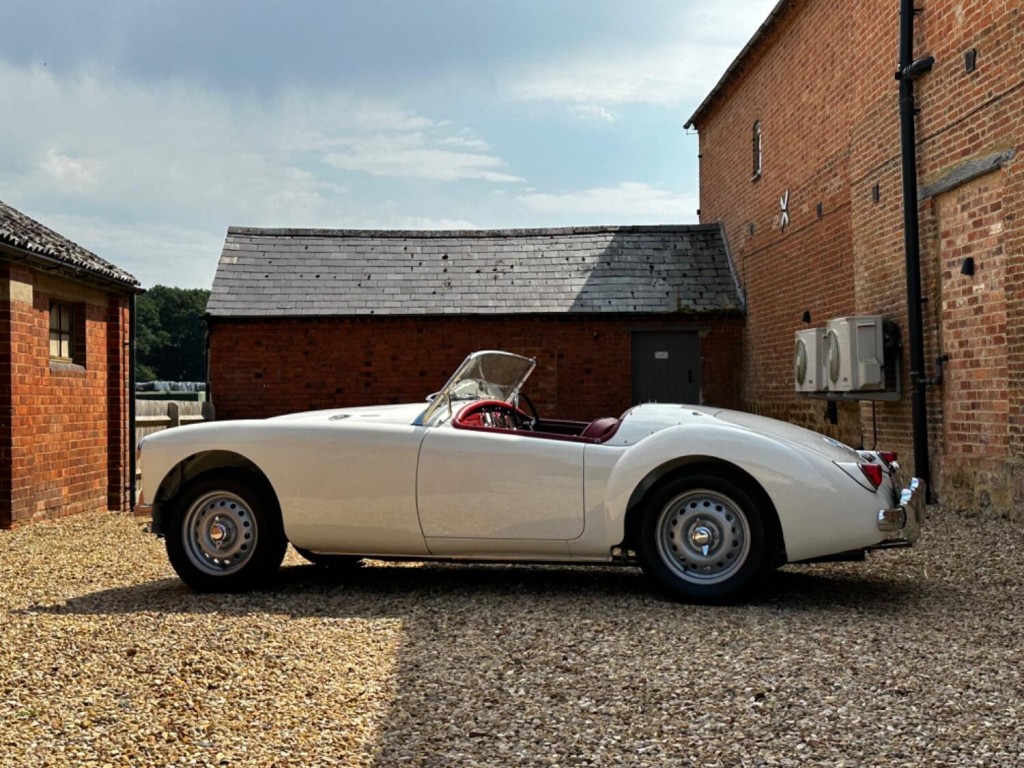 MG MGA