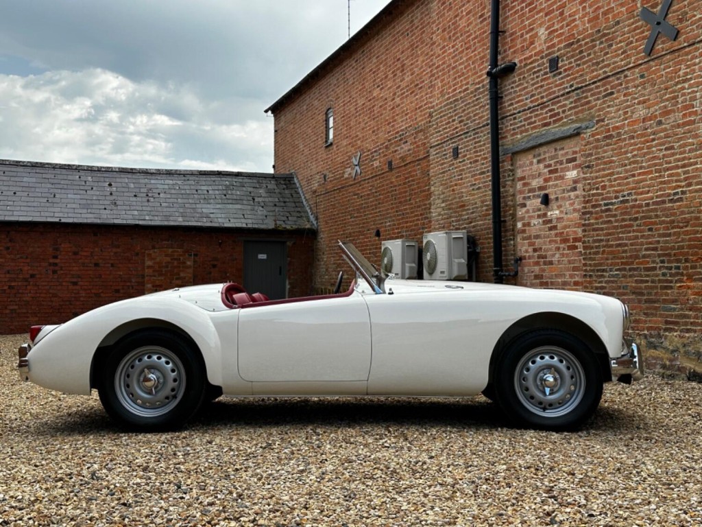 MG MGA