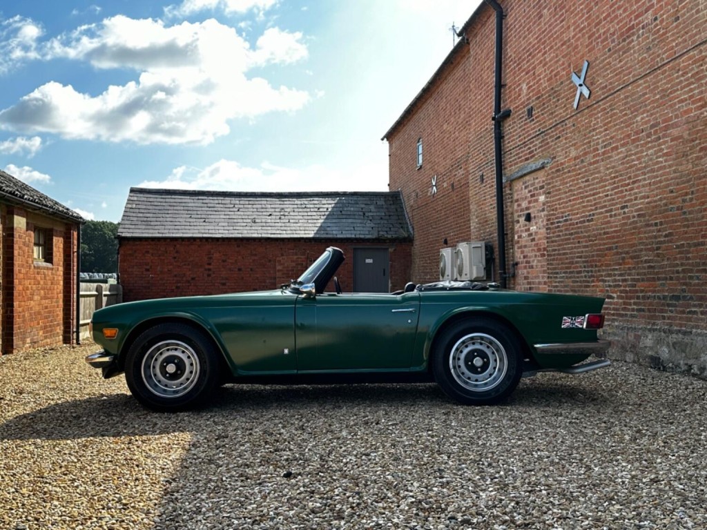 TRIUMPH TR6
