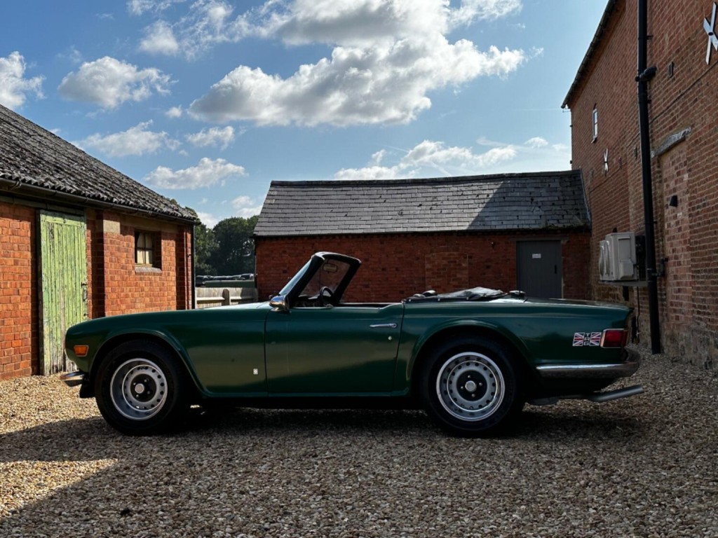 TRIUMPH TR6