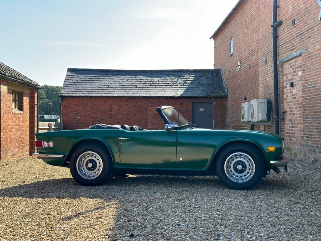 TRIUMPH TR6