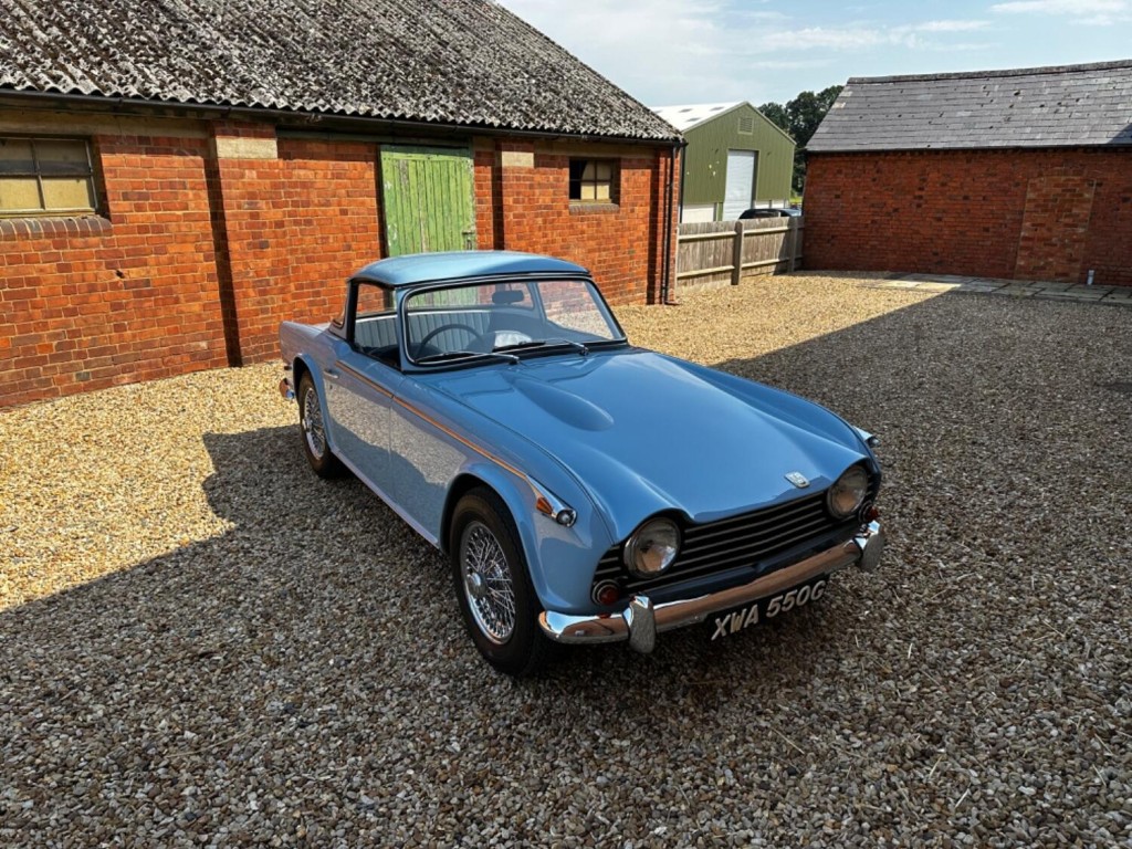 TRIUMPH TR5