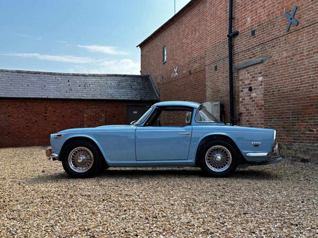 TRIUMPH TR5