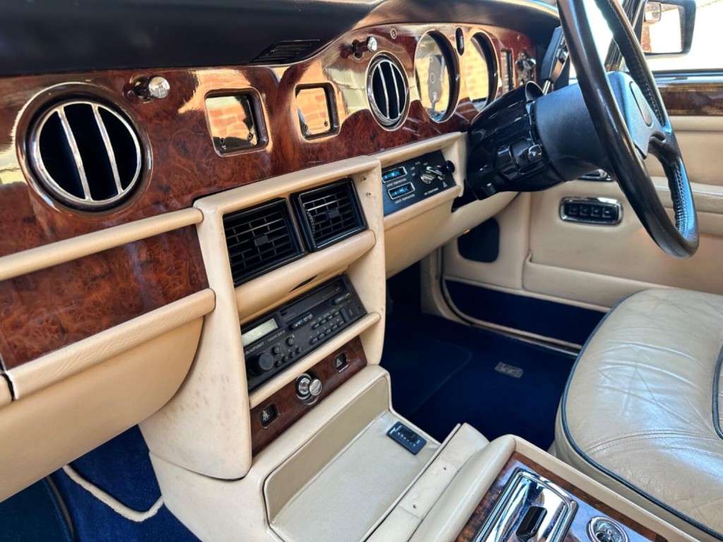 ROLLS-ROYCE SILVER SPIRIT