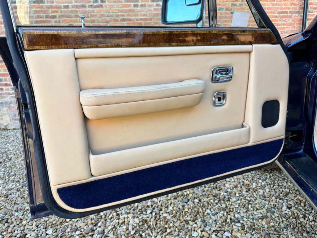 ROLLS-ROYCE SILVER SPIRIT