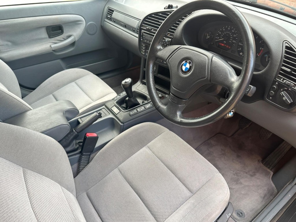BMW 3 SERIES