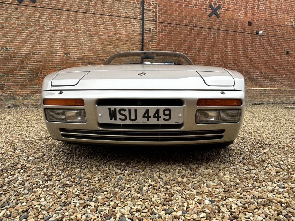 PORSCHE 944