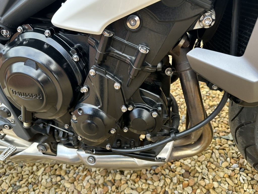 TRIUMPH STREET TRIPLE 675