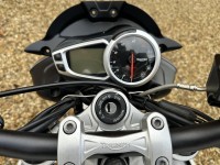 TRIUMPH STREET TRIPLE 675