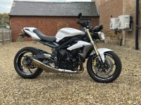 TRIUMPH STREET TRIPLE 675