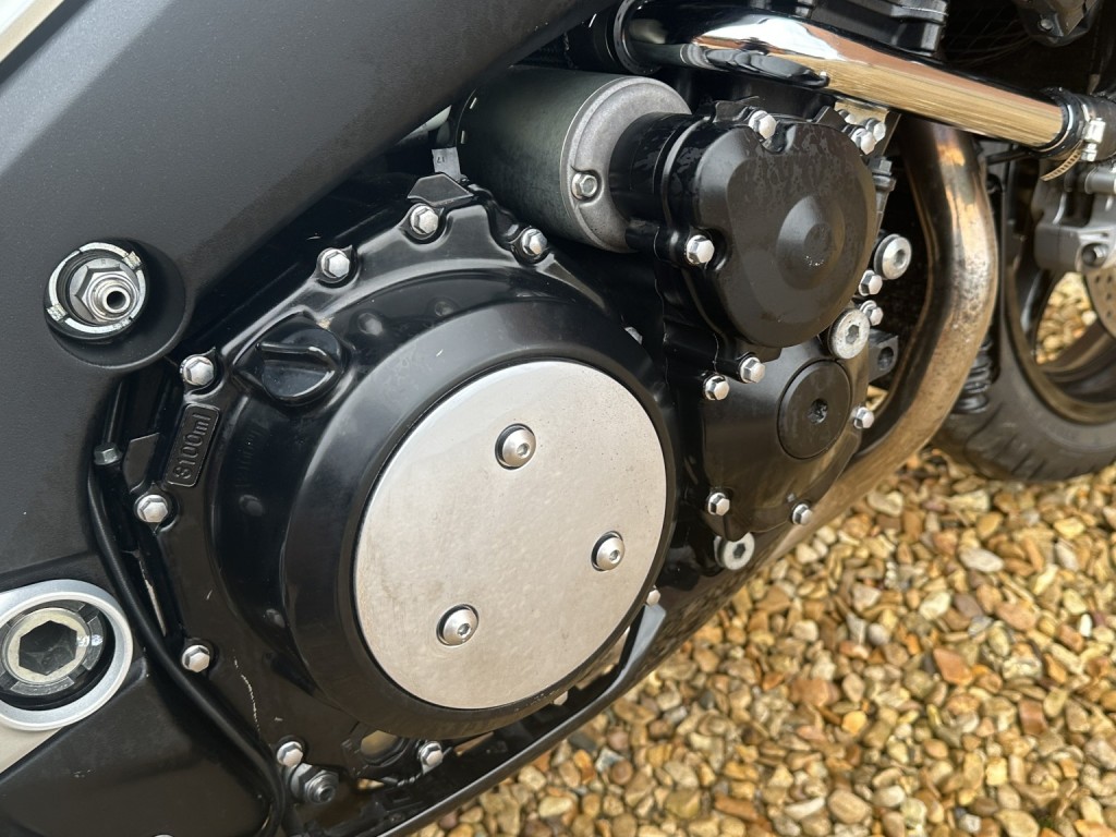 SUZUKI GSX1300 B-King