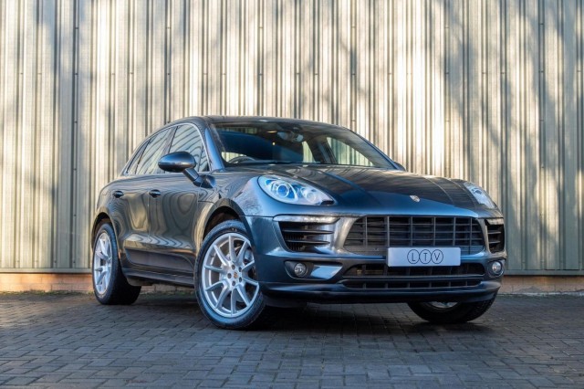 PORSCHE MACAN