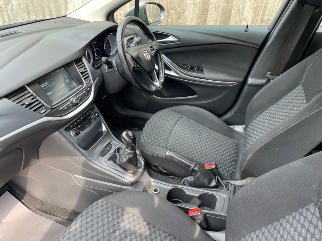 VAUXHALL ASTRA