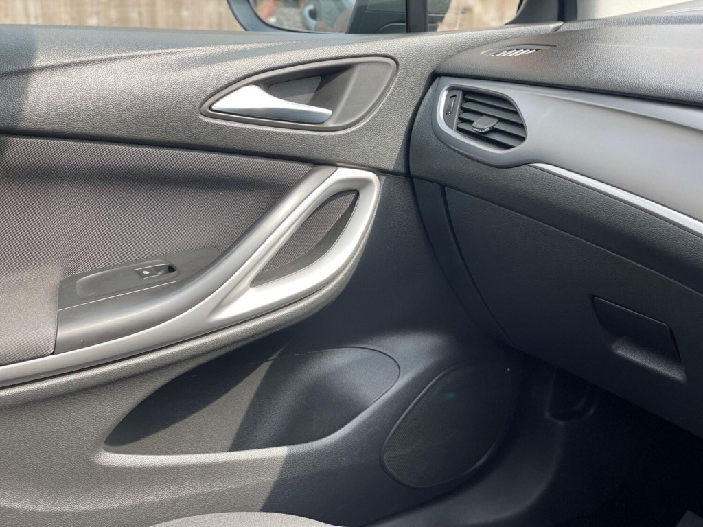 VAUXHALL ASTRA