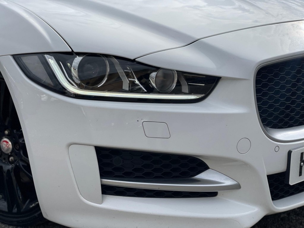 JAGUAR XE