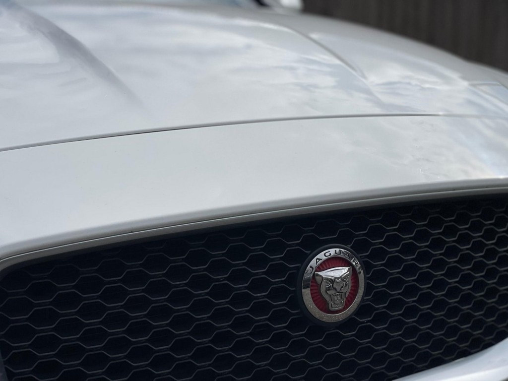 JAGUAR XE