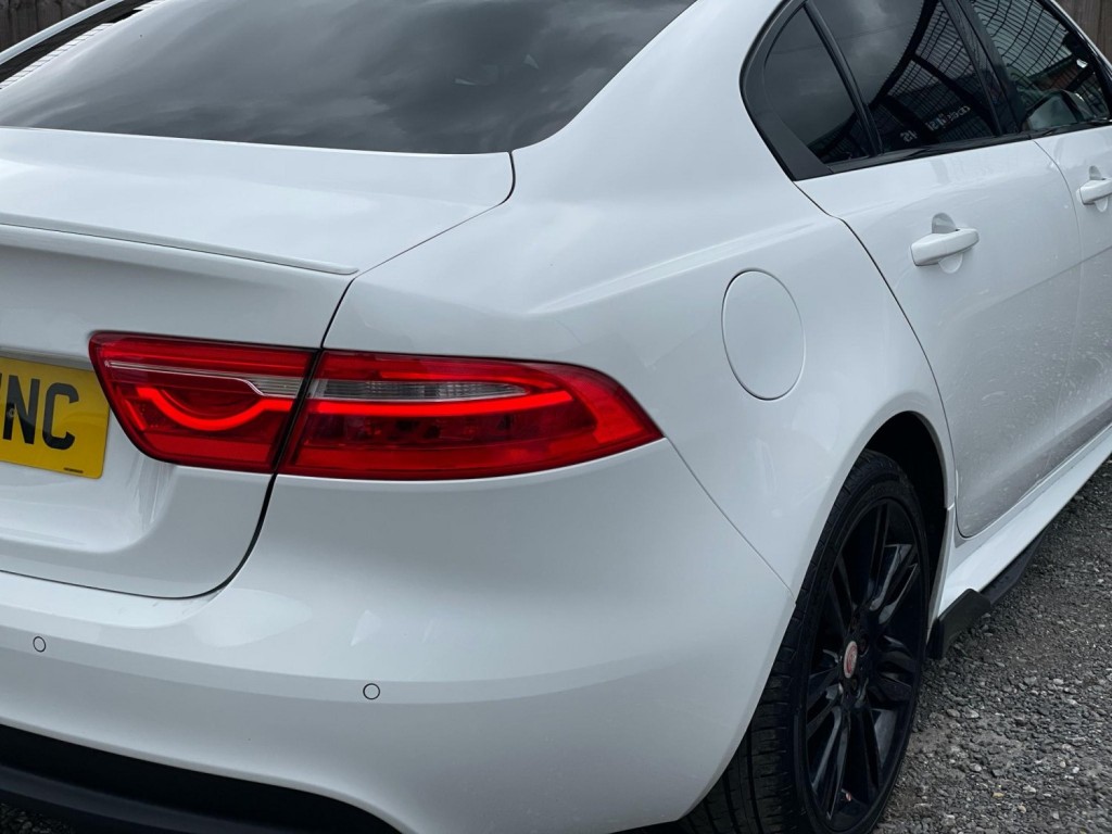 JAGUAR XE