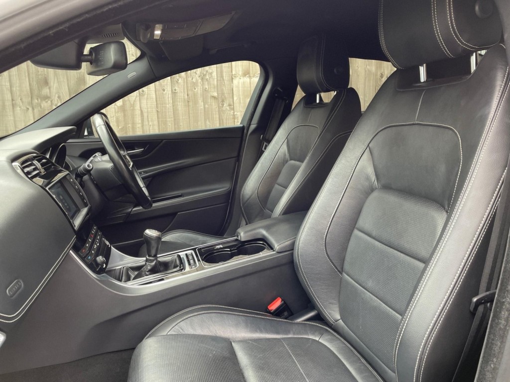 JAGUAR XE