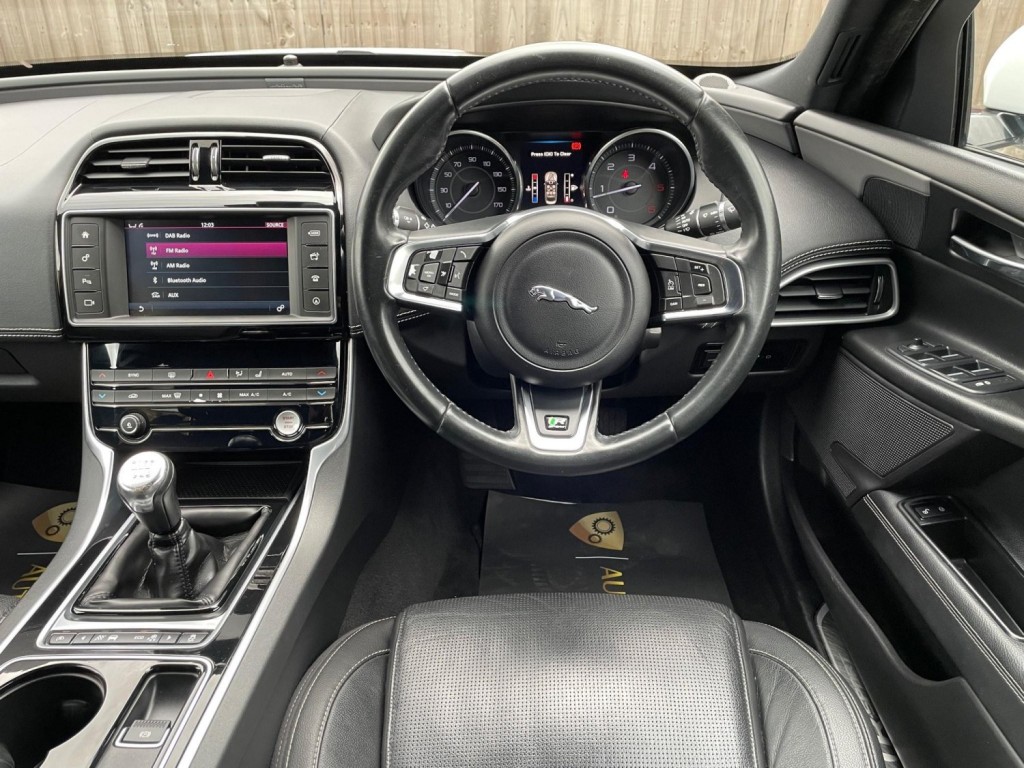 JAGUAR XE