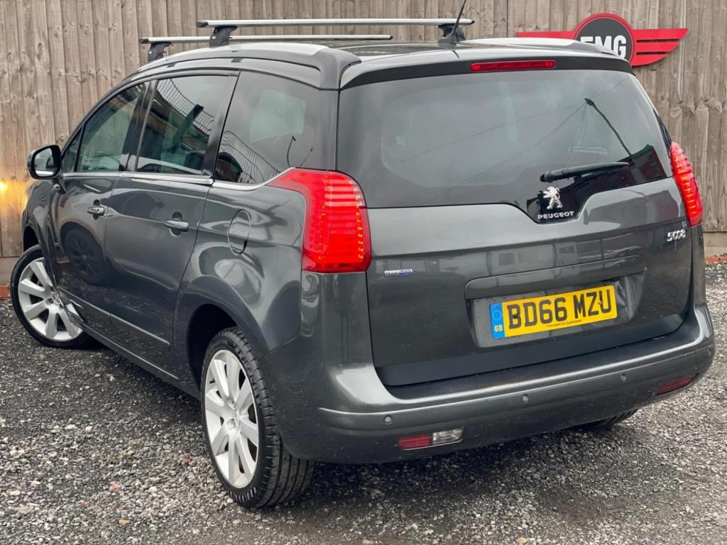 PEUGEOT 5008